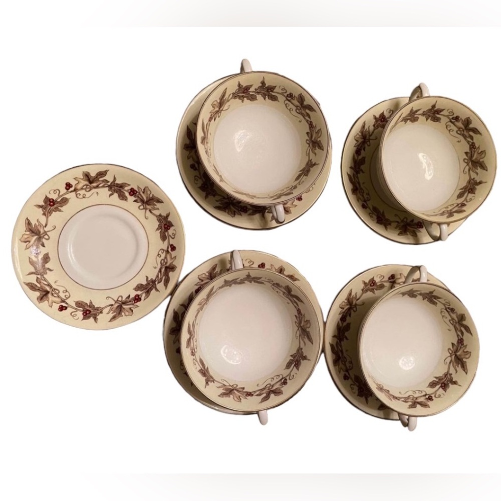 Holly and Ivy Sherwood Fine Bone China soup bowls. Vintage MADE IN England